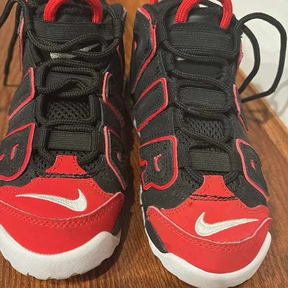 Nike Air More Uptempo 96 RED TOE boys sneaker size 12C excellent PO condition - Picture 11 of 13